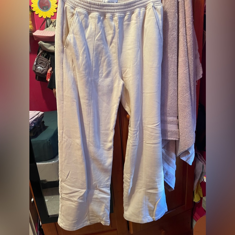 Wide leg sweatpants